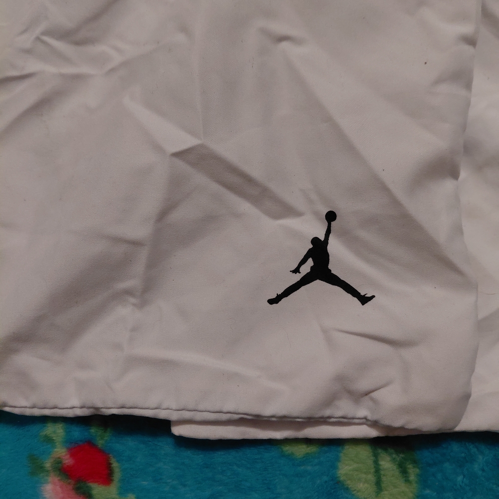 Jordan White Toiletry Bag - Picture 2 of 9